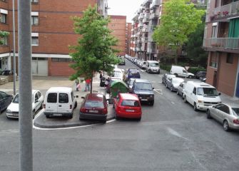 La doble fila de siempre ...