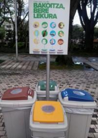 La separación de residuos en el parque infantil de Amara