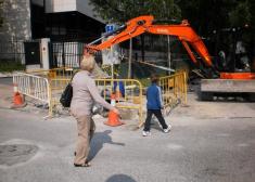 Las obras ocupan toda la acera