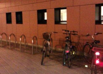 Limpieza de bicis en Okendo Kultur Etxea