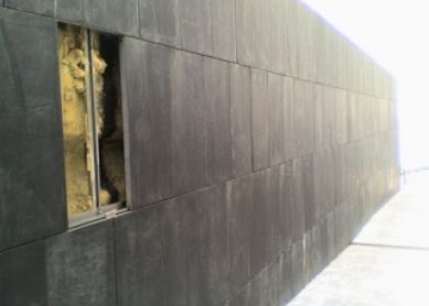 Loseta desprendida en la trasera de Bokado