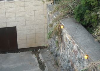 LUCES ENCENDIDAS NOCHE Y DÍA