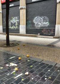 Manzanas y graffitis