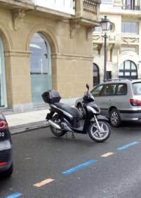 moto estacionada ota