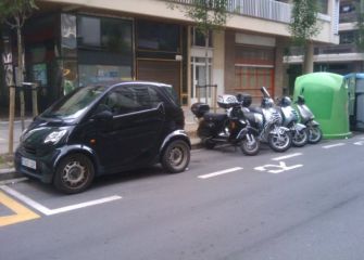 Motos aparcadas en zona residentes...