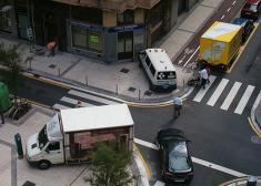 Obstáculos en acera y bidegorri