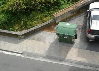 Ocupación de plaza de coche por basurero