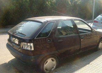 otro coche abandonado más