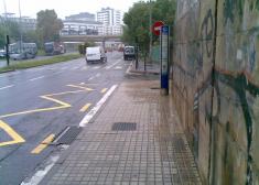 PARADA DE AUTOBUS EN LA TRAVESIA DE LOIOLA