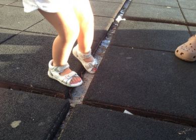 PARQUE INFANTIL PELIGROSO EN AIETE