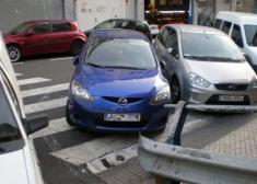 Paso de peatones permanentemente ocupado en Eguia