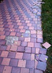 Paso peatonal sin reparar