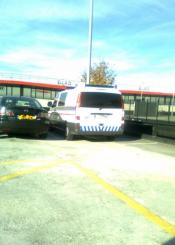 Patrulla de Policia Local de Irun ocupa plaza de discapacitado