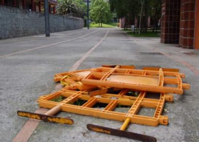 Peligro junto al polideportivo