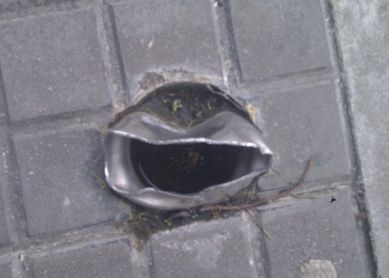 PIVOTE CON  ARISTAS VIVAS, EN BAJADA DE COLEGIO PUBLICO ALTZA