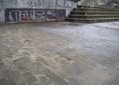 PLAZOLETA  TRASERA EN CALLE SAN IGNACIO