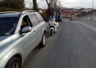 Por qué no se abre el parking de enfrente del colegio aleman??? Quién multa a los que multan?