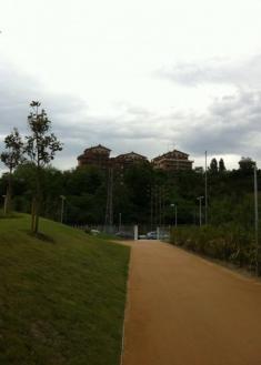 Postes eléctricos en el Parque de la Memoria