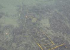 Restos de obra en el río