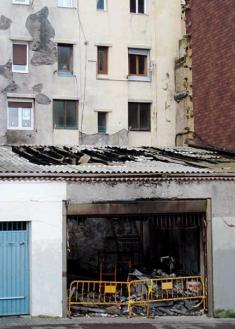 Restos de un incendio en Sagües