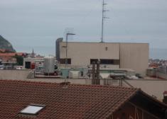 Ruido de máquinas en el tejado de la Clínica del Pilar