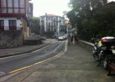 Semáforo y señalización vial en entrada a la parte vieja Hondarribia! Segunda parte.