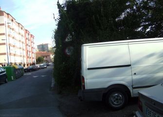 Señal de trafico en el puente que viene de Lau Aizeta en Alza