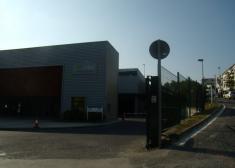 siguen sin poner las mamparas antiruido en cocheras. IMPOSIBLE DORMIR