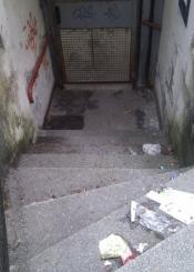 Suciedad y malos olores en el Parking Pio XII