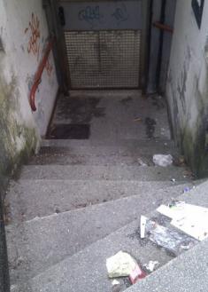 Suciedad y malos olores en el Parking Pio XII