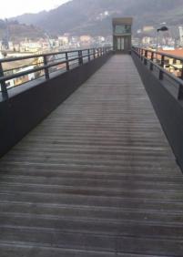 SUELO RESBALADIZO EN ASCENSOR 1 DE BERRA-BIDEA