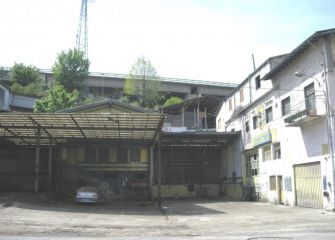 Taller de vehículos abandonado