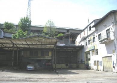 Taller de vehículos abandonado