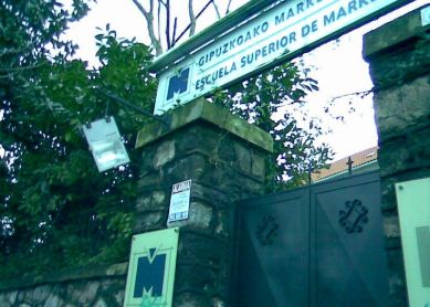 TEN MUCHO CUIDADO SI PASAS POR LA AVDA. JOSE ELOSEGI, 6