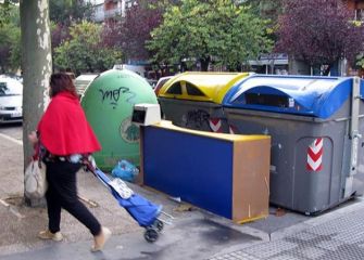 Trastos sin recoger en Amara