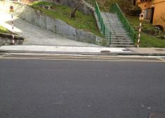 Vado desmesurado pintado por los dueños de los garajes