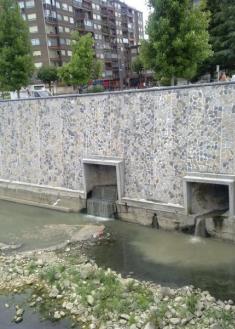 Vertidos al rio Oria en Lasarte-Oria