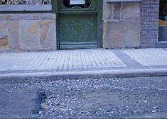 Ya que no tapan el agujero, tenemos que limpiar y fregar a diario.