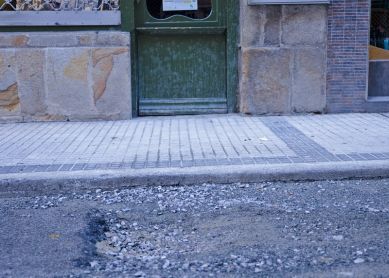Ya que no tapan el agujero, tenemos que limpiar y fregar a diario.