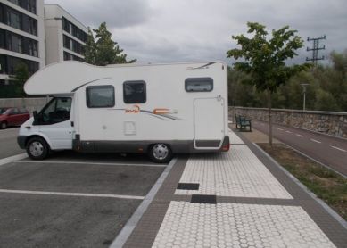 ¿Acera o aparcamiento en Hondarribia?