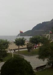 Bandera alemana puesta al revés en el mástil