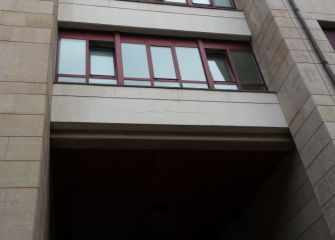 Piedras de fachada fisuradas