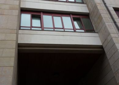 Piedras de fachada fisuradas