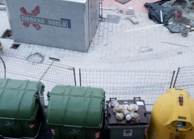 Obra nueva, contenedores viejos en Amaña