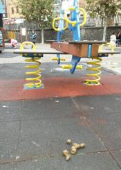 Altza, cacas de perro para jugar, merendar, ...