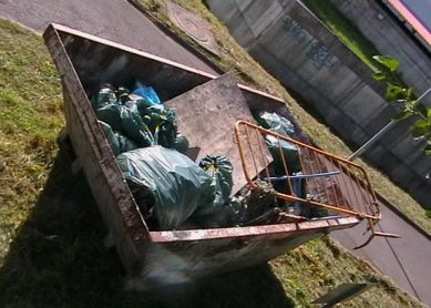 Basura en el río, en Hernani