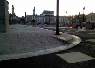 Rebaje de acera nuevo y peligroso