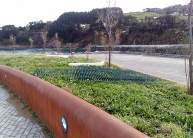 Espigón de Mutriku descuidado