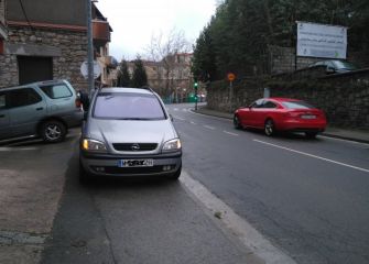 Más coches obstaculizando 