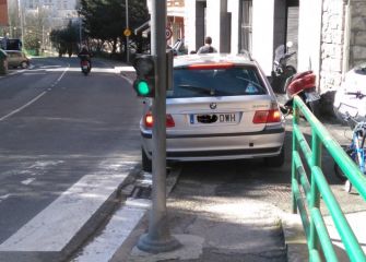 Coche siempre en la acera